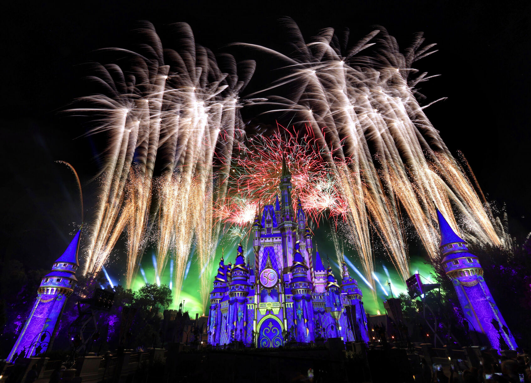 BIZ-DISNEY-50TH-CELEBRATION-3-OS